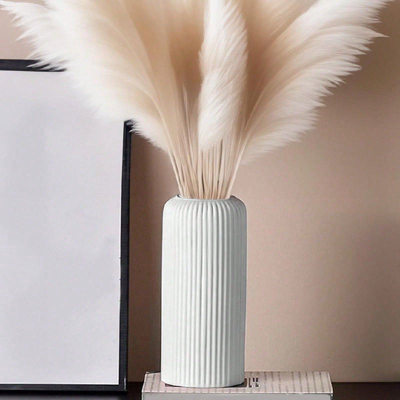 Elegante Weiße Gerippte Vase aus Kunststoff