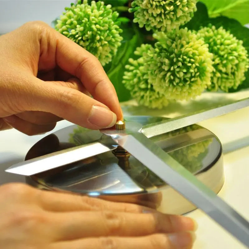 Feierliches Konfetti in Herzform aus Seidenpapier