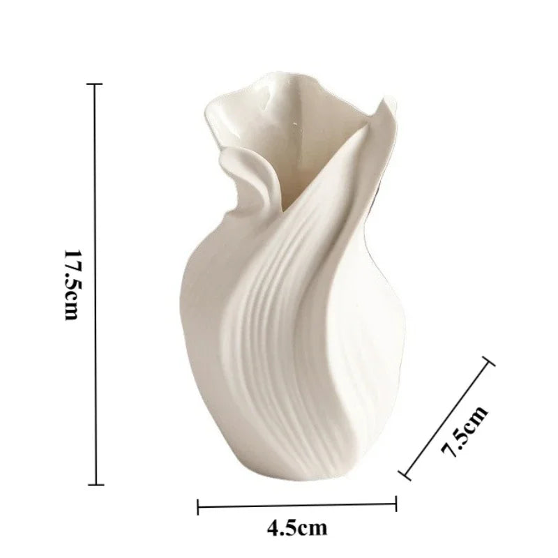 „Nordic Serenity“ – Moderne Tischvase aus Keramik