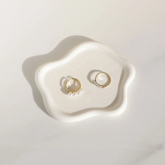 Elegante Keramik-Schmuckschale in Wolkenform