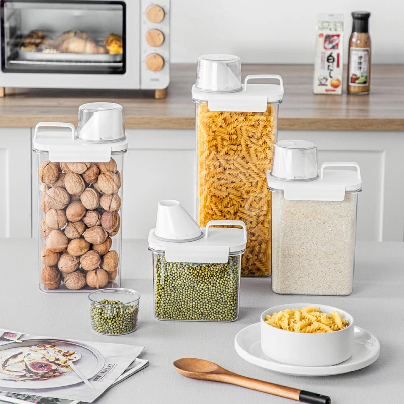 Multifunktionaler Vorratsbehälter mit Messbecher