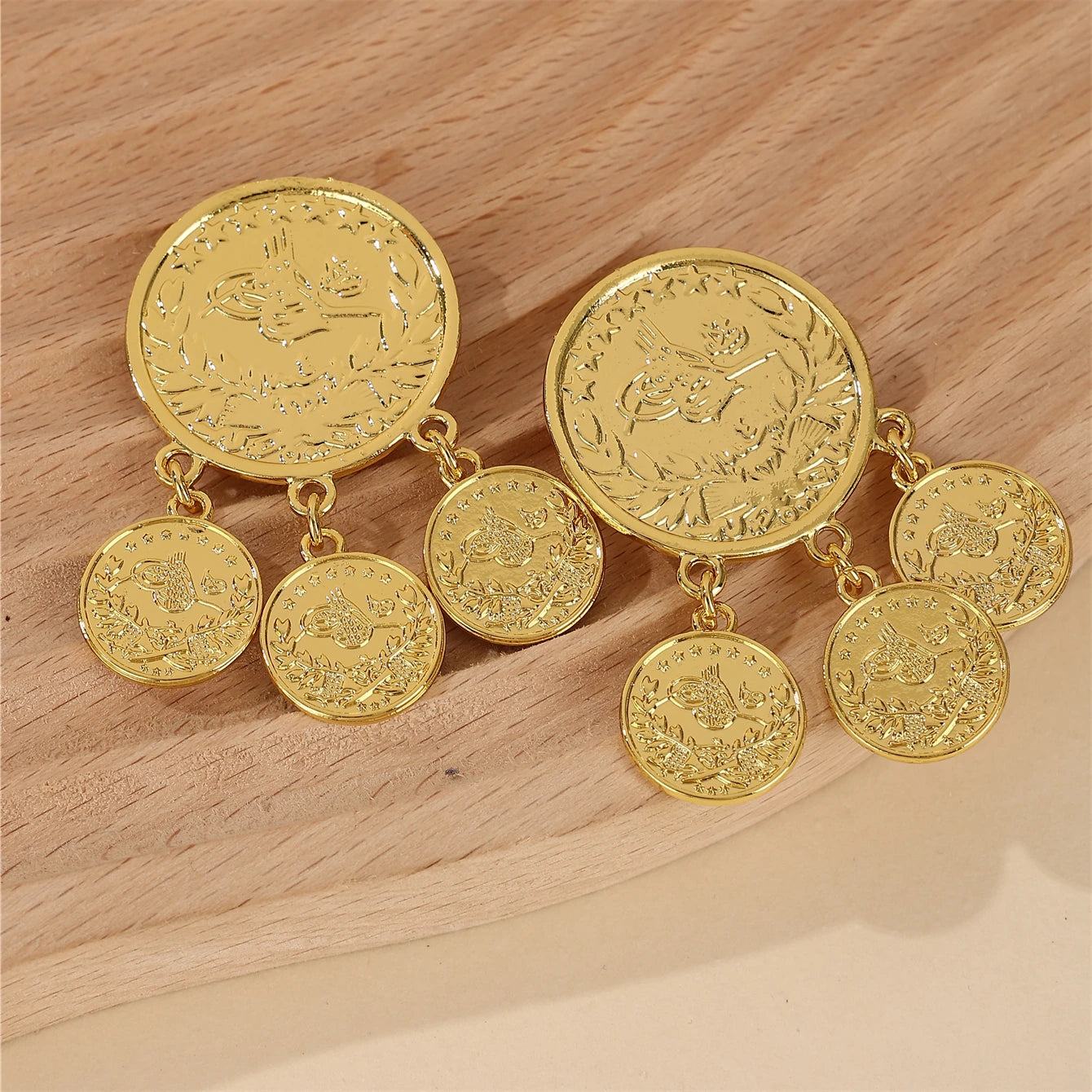 Klassische Ornament-Brosche