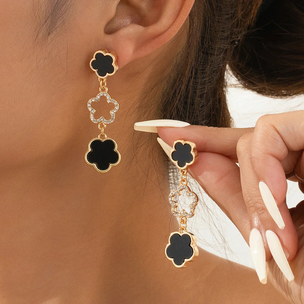Charmante Ohrhänger mit Glücksmotiv (Fünfblättrige Blume)