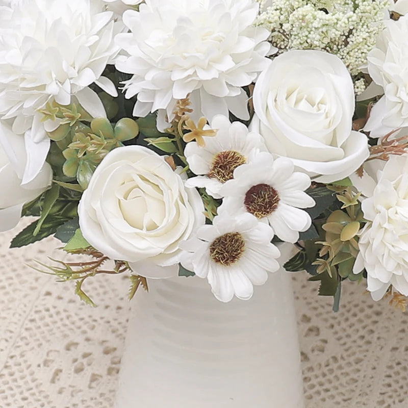 Seiden-Mischstrauß mit Rosen und Hortensien