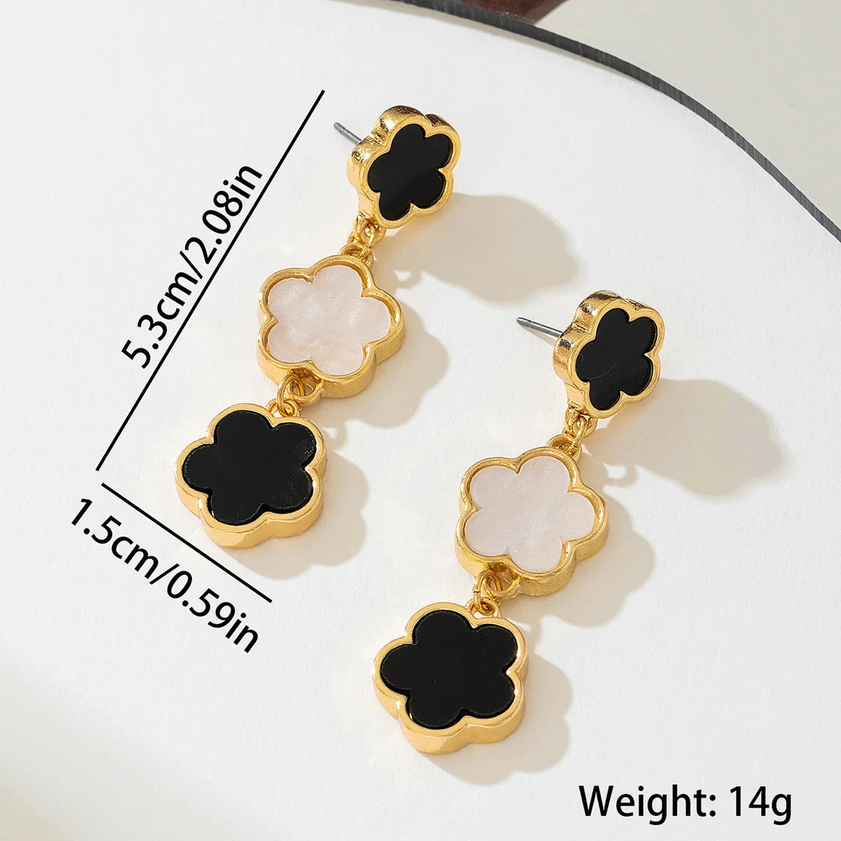 Charmante Ohrhänger mit Glücksmotiv (Fünfblättrige Blume)