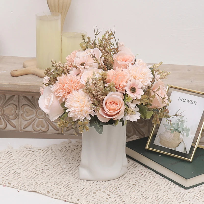 Seiden-Mischstrauß mit Rosen und Hortensien