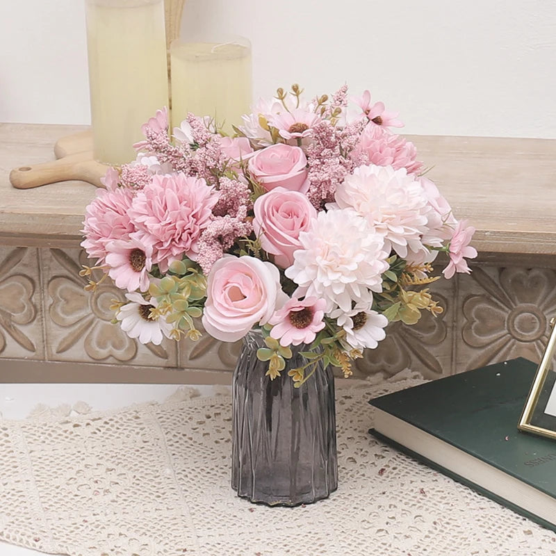 Seiden-Mischstrauß mit Rosen und Hortensien