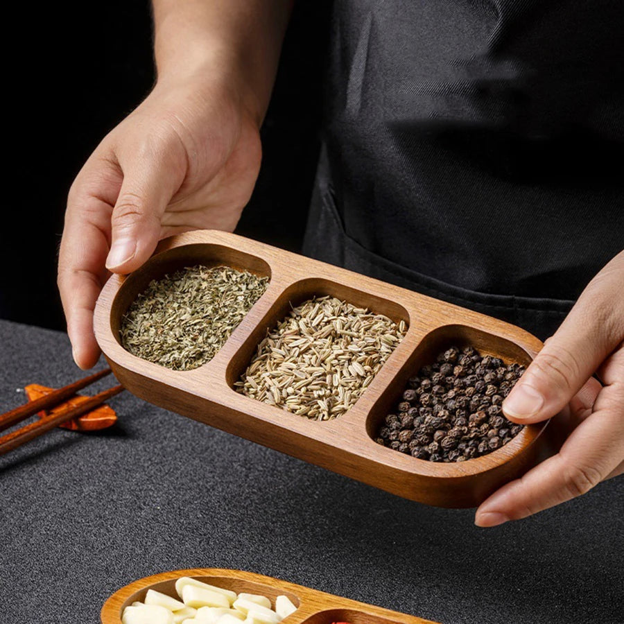 Elegantes Serviertablett mit Unterteilung aus Holz