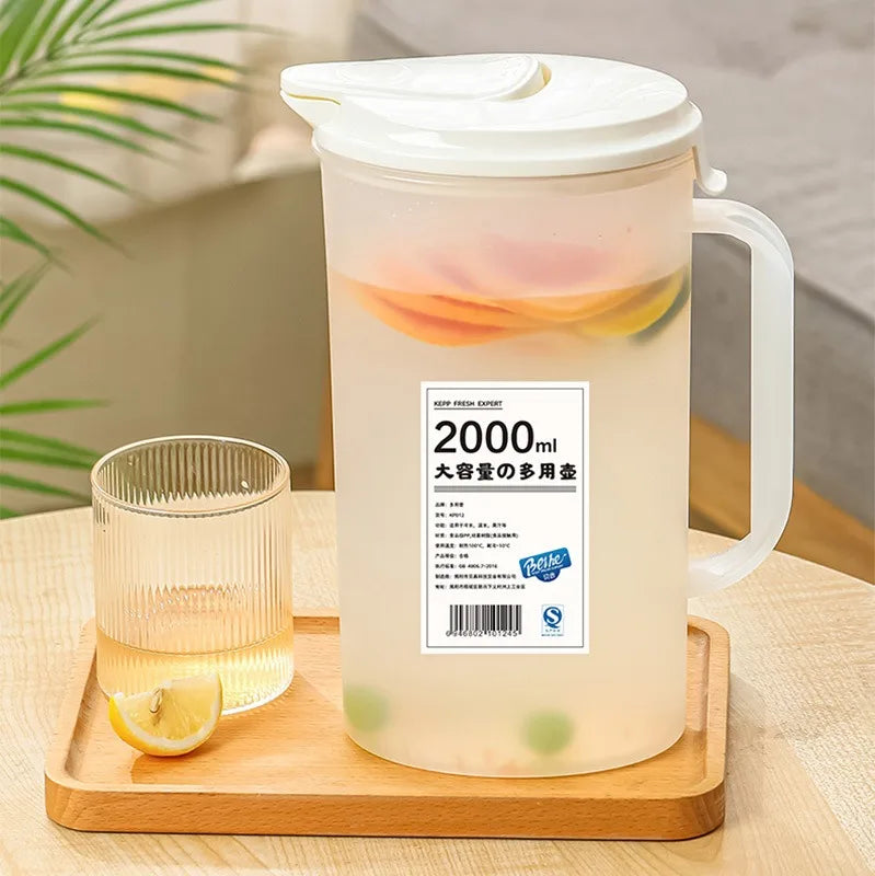 Vielseitiger Wasser- und Saftkrug