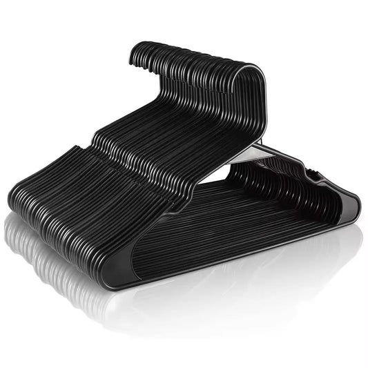 Platzsparende Kunststoff-Kleiderbügel mit Anti-Rutsch-Einkerbungen