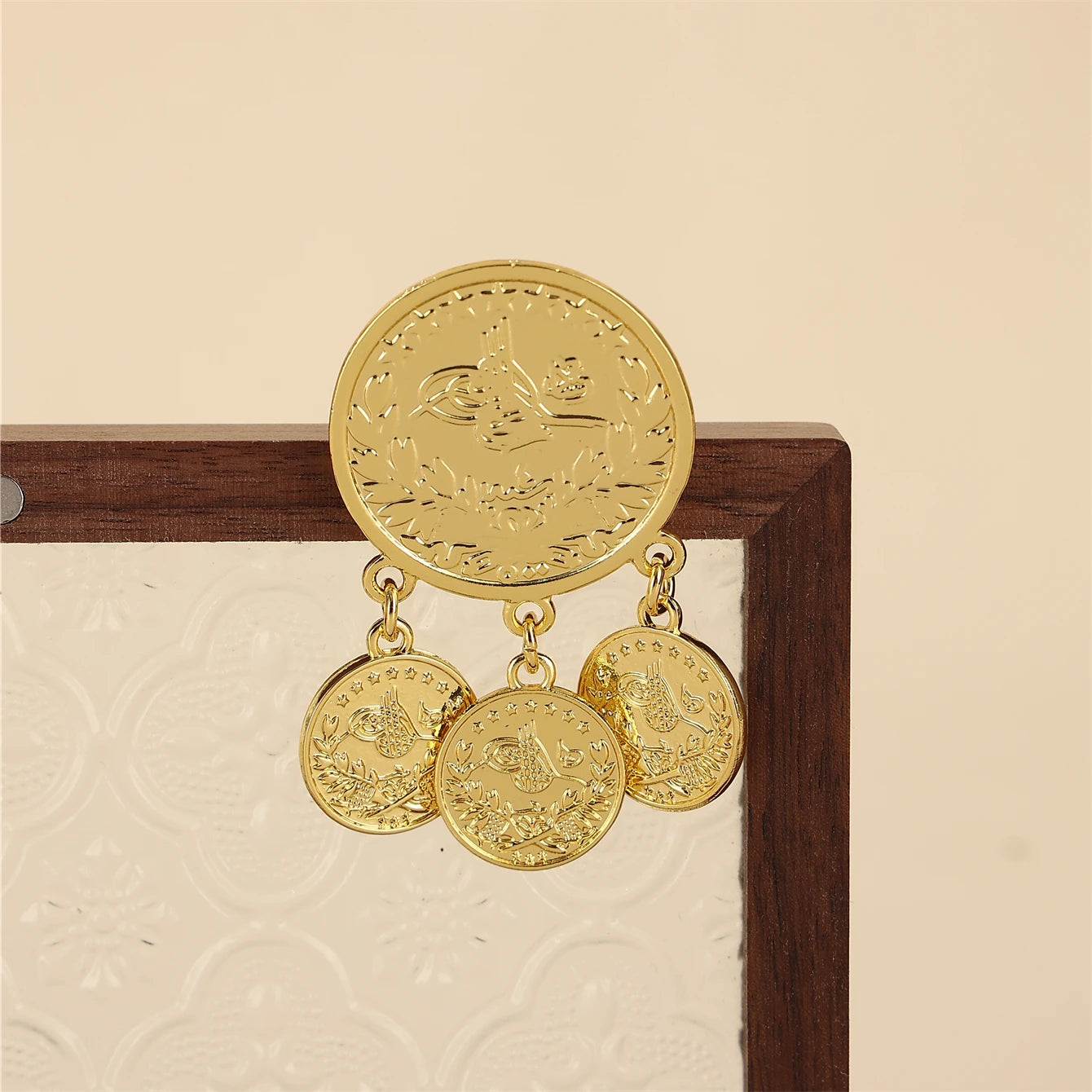 Klassische Ornament-Brosche