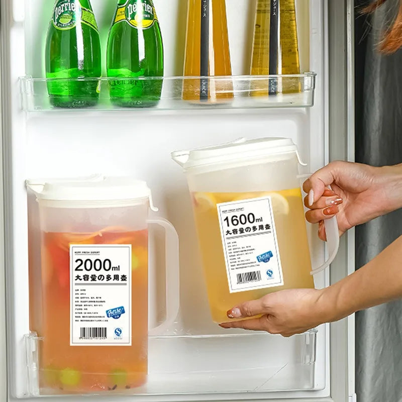 Vielseitiger Wasser- und Saftkrug