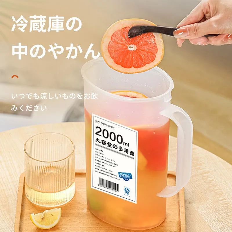 Vielseitiger Wasser- und Saftkrug