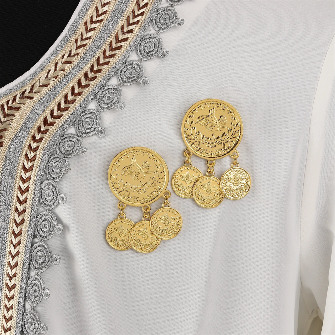Klassische Ornament-Brosche
