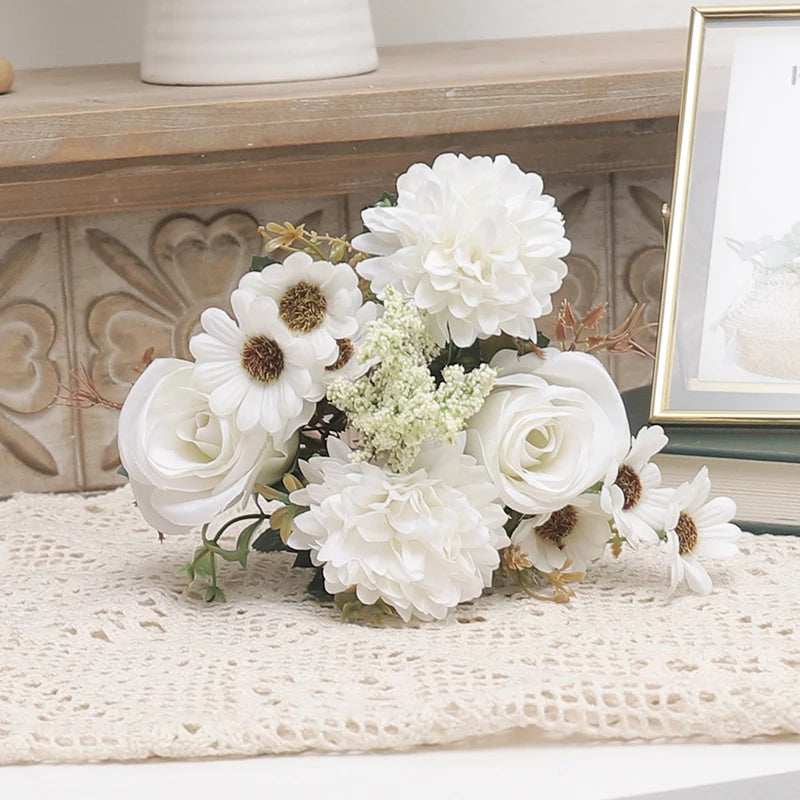 Seiden-Mischstrauß mit Rosen und Hortensien