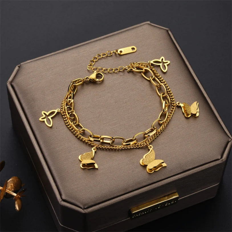 Elegantes Statement-Armband mit Schmetterlings-Charms