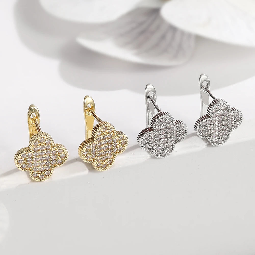 Trendige Blumen-Ohrstecker mit Zirkonia (18K Vergoldeter Messing)