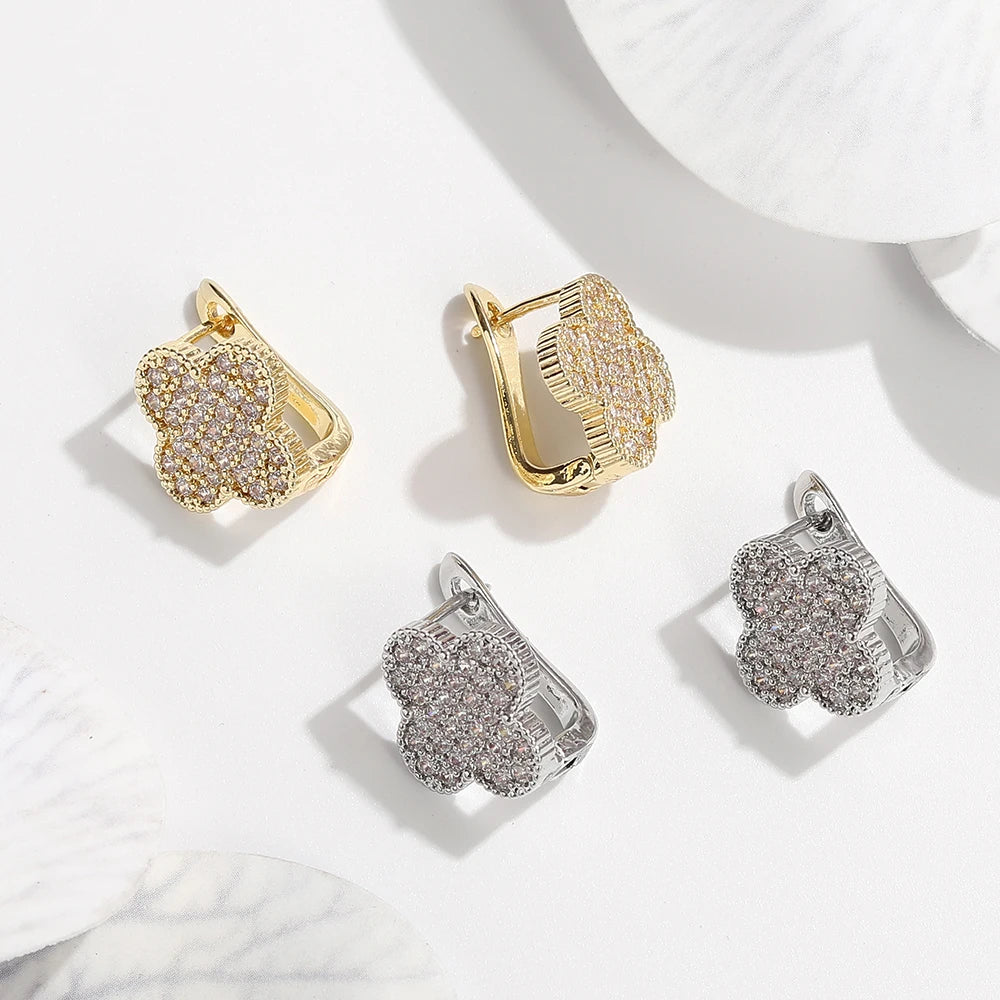 Trendige Blumen-Ohrstecker mit Zirkonia (18K Vergoldeter Messing)