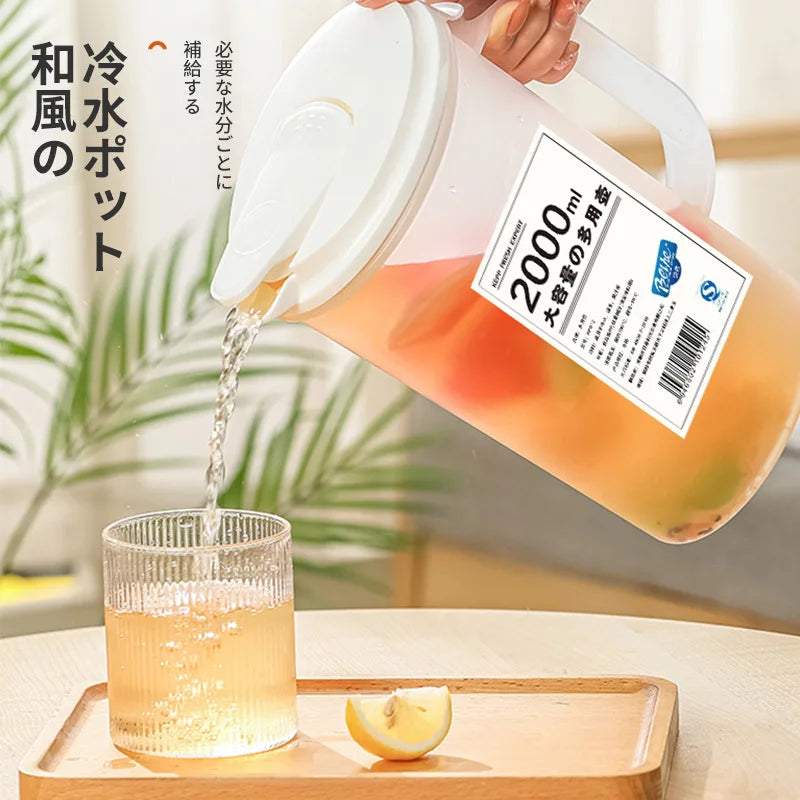 Vielseitiger Wasser- und Saftkrug