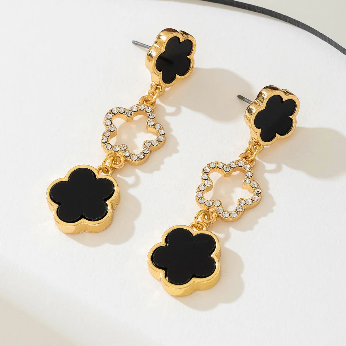 Charmante Ohrhänger mit Glücksmotiv (Fünfblättrige Blume)