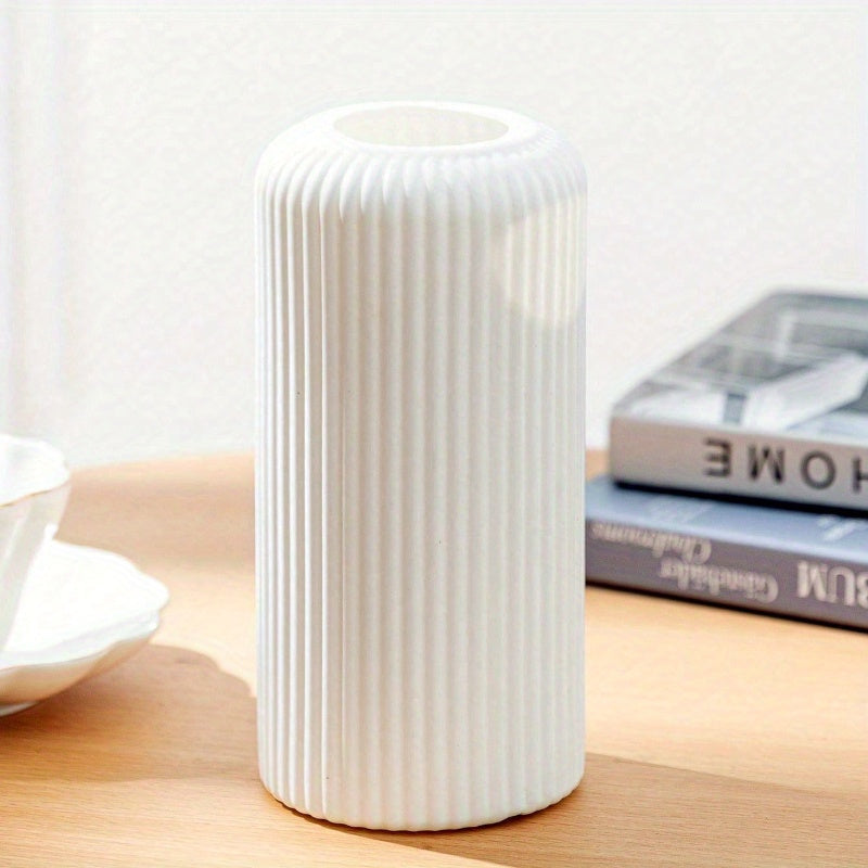 Elegante Weiße Gerippte Vase aus Kunststoff