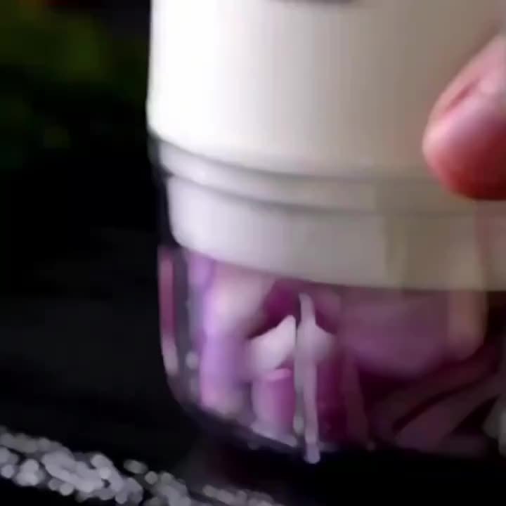 Kleiner Automatischer Küchen-Zerkleinerer (USB-Ladefunktion)