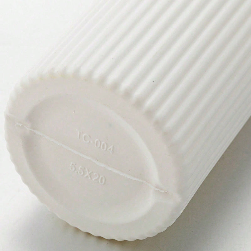 Elegante Weiße Gerippte Vase aus Kunststoff